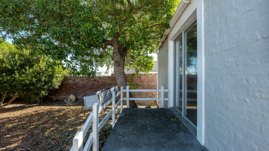 To Let 5 Bedroom Property for Rent in Struisbaai Western Cape